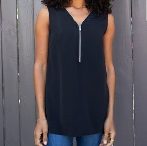 Black zippered tanktop